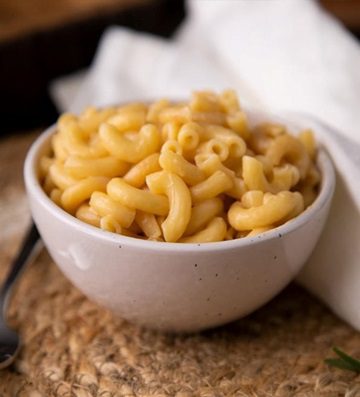 Bowl of creamy macaroni and cheese.