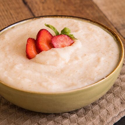 Creamy porridge topped with strawberries.